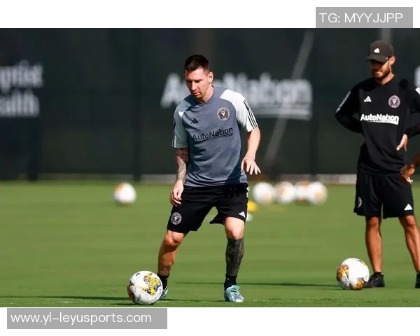 梅西缺席训练一天后今日回归训练中心恢复合练状态良好