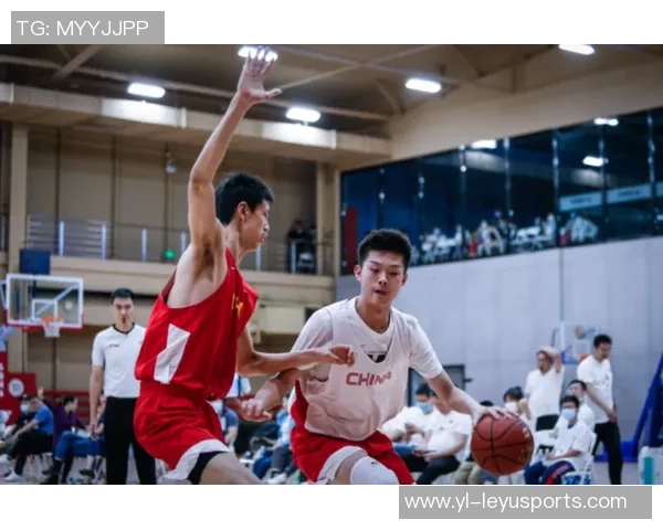 锡安赤膊上身展现惊人天赋NBL社媒热议他的强壮体魄与运动能力 锡安赤膊上身展现惊人天赋NBL社媒热议他的强壮体魄与运动能力