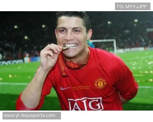 欧冠历史上仅有两位球员在19岁前直接参与13球的传奇表现