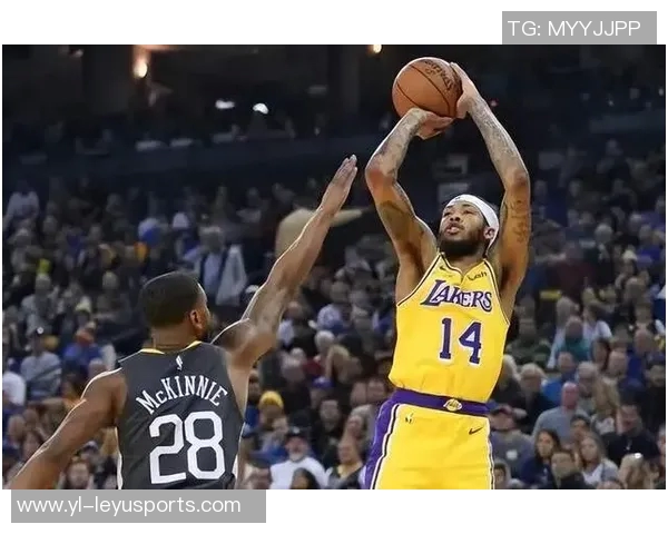 沃尔夫半场表现惊艳9投6中三分球4记独得11分助力球队奋勇争先