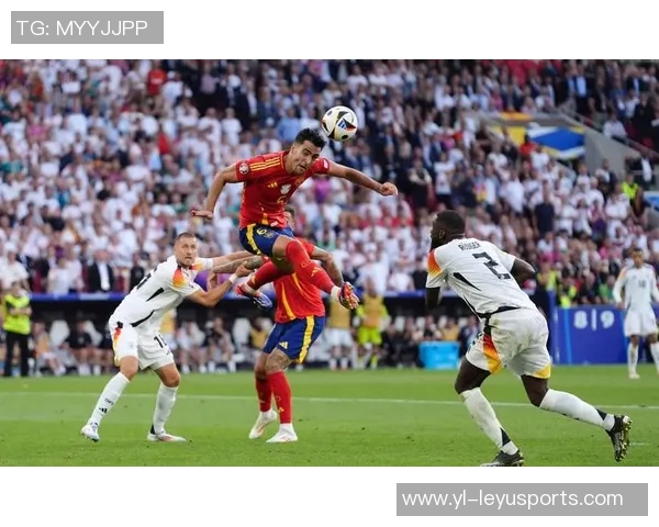 阿森纳球员提前布局拦截战术在中场线前的精彩表现